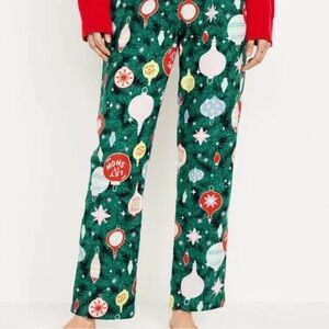 Old Navy Holiday Woman’s Flannel Pajama Pants in the "Tinsel Town" Print
